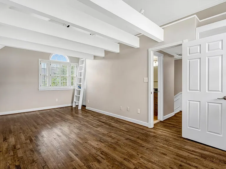 2nd bedroom on fourth floor
