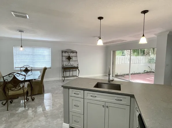 117 Seabreeze Cir, Jupiter, FL 33477