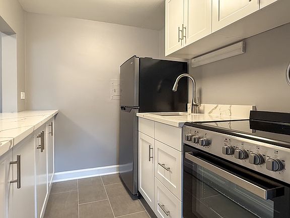 3rd image of 530 W Barry Ave APT 4D