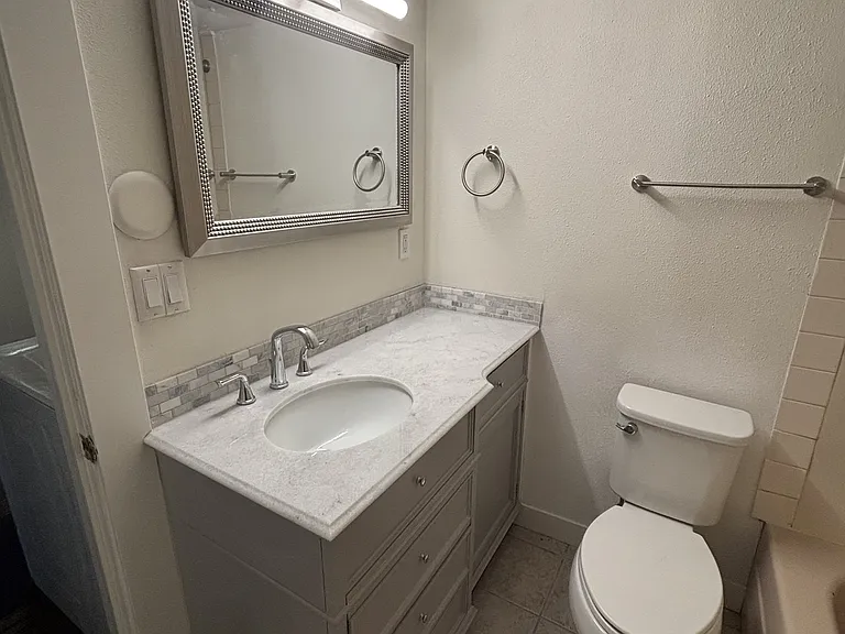 517 Avenue F #2 — Photo 11