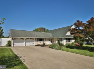 91 Forsythia Dr E, Levittown, PA 19056