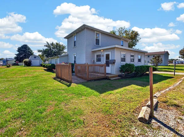 604 W Elm St, Le Roy, IL 61752