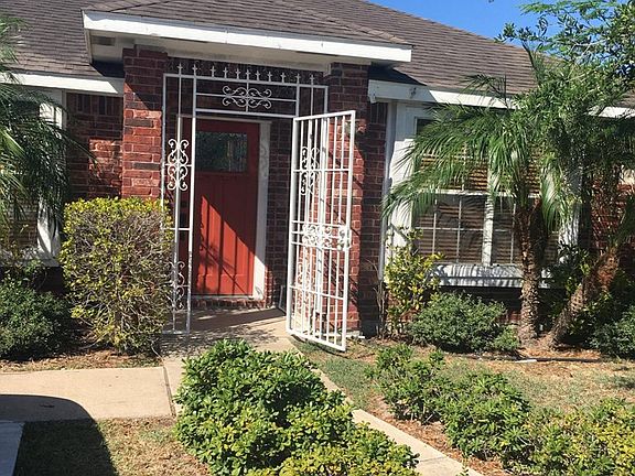 3rd image of 2825 Seville Blvd