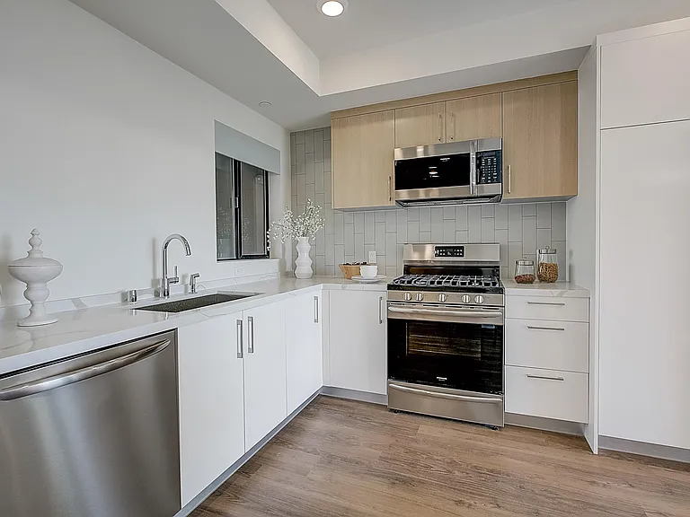 1901 Echo Park Ave #403 — Photo 2