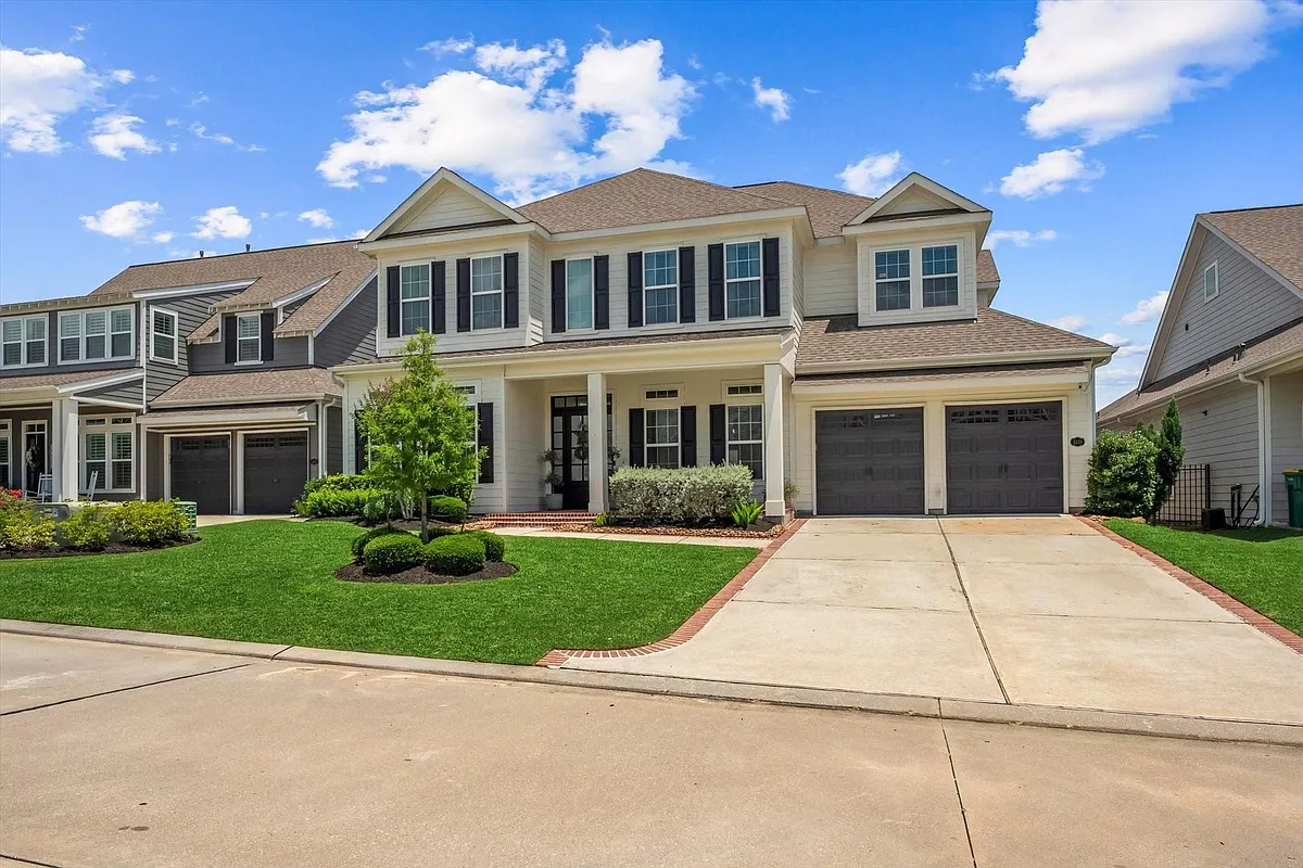 Building Photo - 2221 Salt Grass Trl