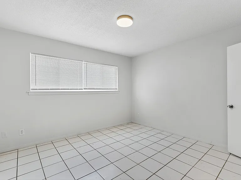 Las Palmas Apartment — Photo 13