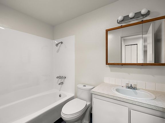 2nd image of 807 E Park Ave #3