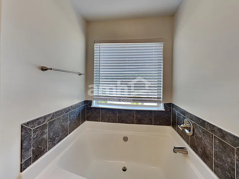 216 Leland Ln — Photo 13