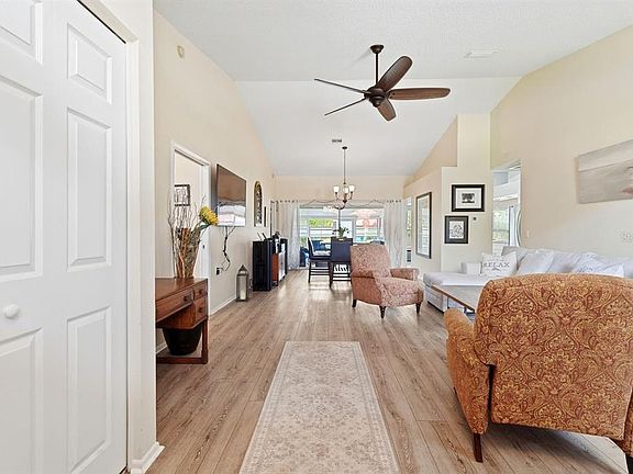 5th image of 9726 Sweeping View Dr