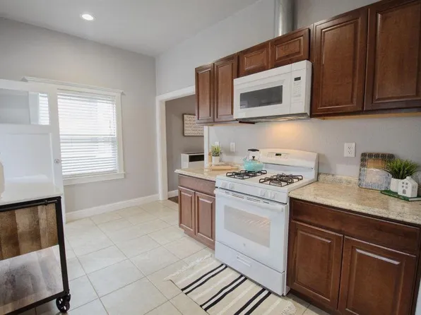 2112 28th St #A, Sacramento, CA 95818