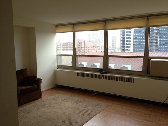 3rd image of 3950 N Lake Shore Dr APT 804