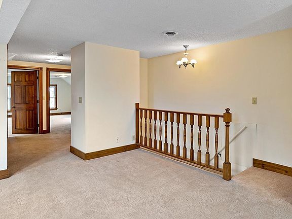 2nd image of 32 N Vine St APT 5