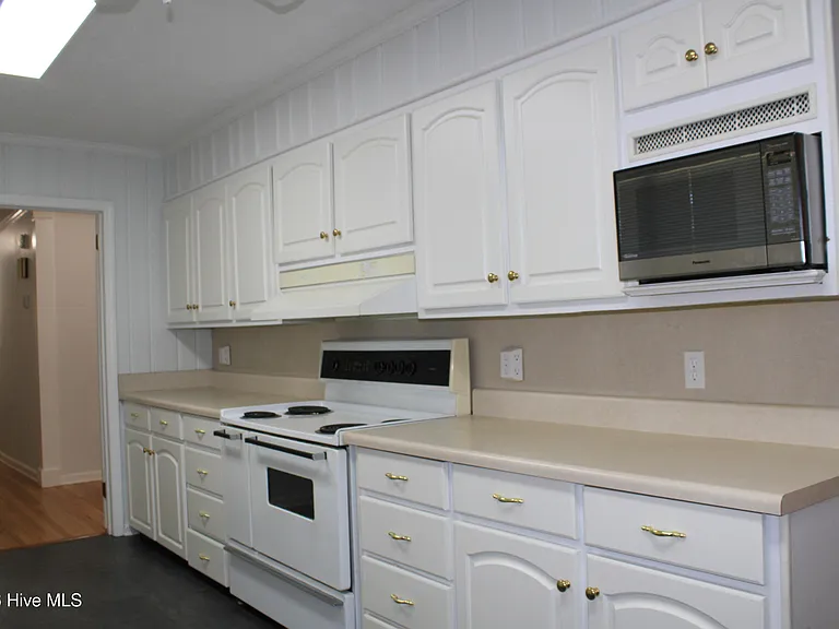 916 Stanton Dr — Photo 12