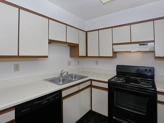 2nd image of 6 Lorraine St APT 5