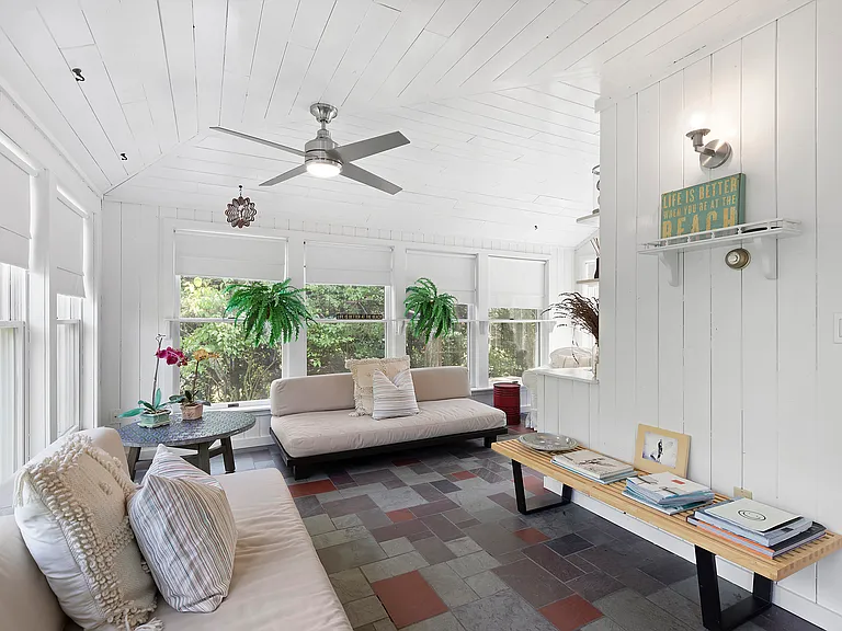 17 Old West Lake Dr — Photo 7