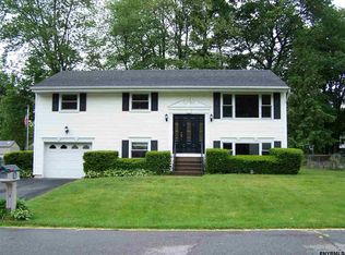 17 S Royal Dr, Albany, NY 12205