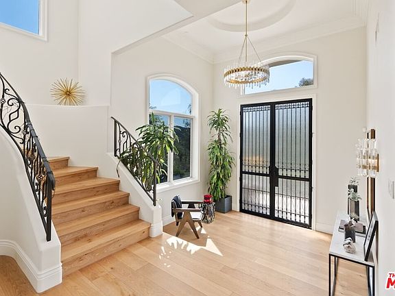 5th image of 23593 Park South St