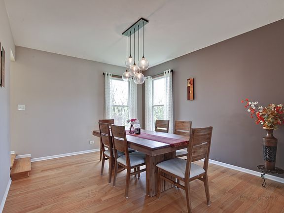 5th image of 1083 W Royal Oak Dr