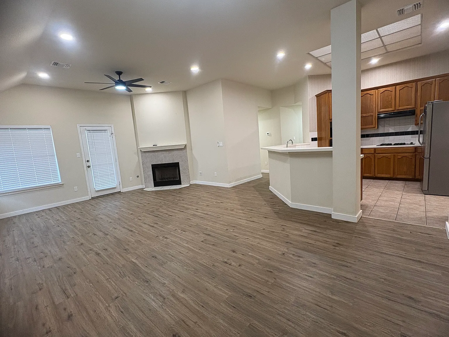 4 bed, 1886 sqft, $2,600 — Photo 4