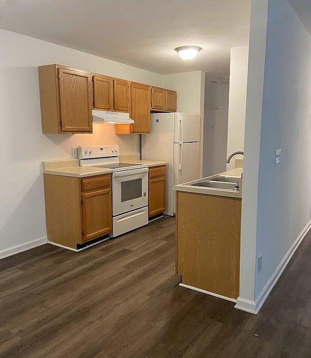 1st image of 405 Acorn Grove Ln #G