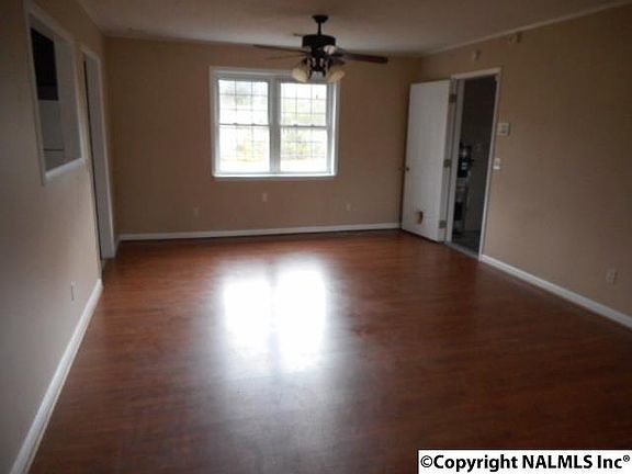 3rd image of 209 Woodland St