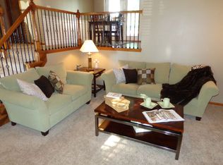 2561 NE Dale Hunter Ln, Lees Summit, MO 64086