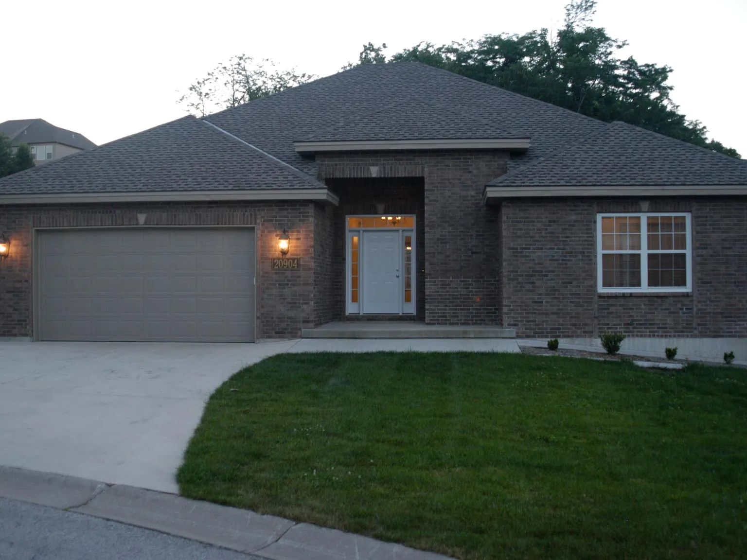 4 bed, 4500 sqft, $2,700 — Photo 1