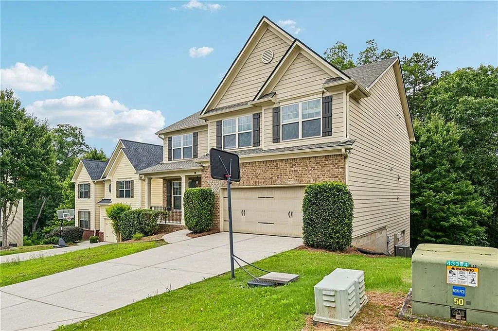 4 bed, 2.5 bath, 2853 sqft, $2,750 — Photo 2