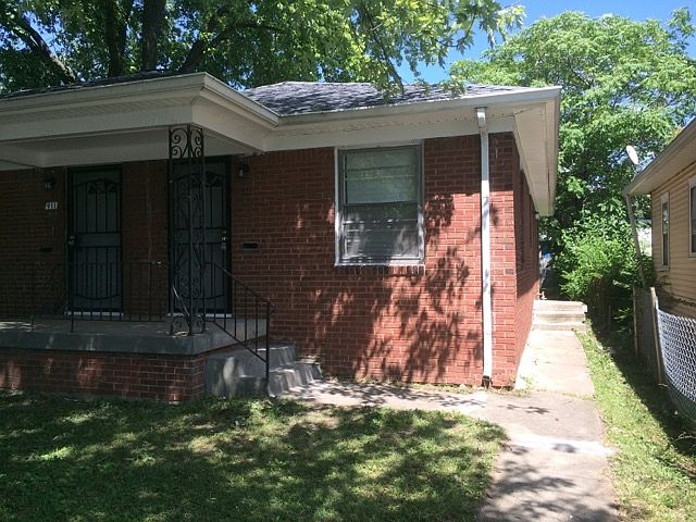 1st image of 909 N Dearborn St