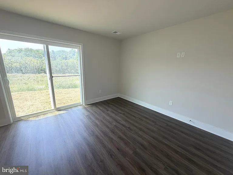 480 Sophie St — Photo 16