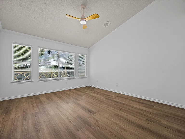 8417 Cornerwood Dr — Photo 16