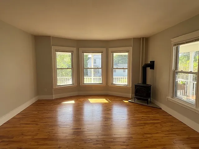 3 bed, $2,830 — Photo 2