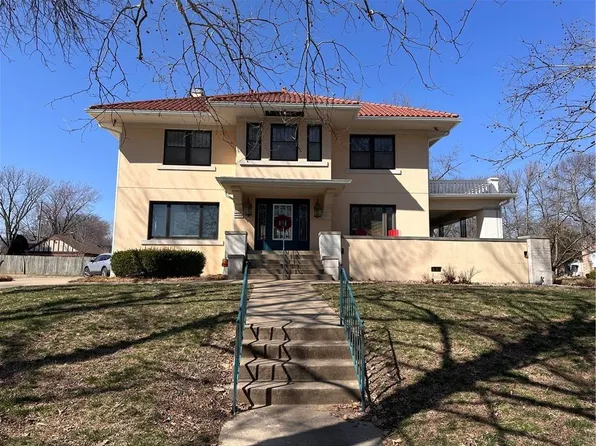 301 Winwood Dr, Pittsburg, KS 66762