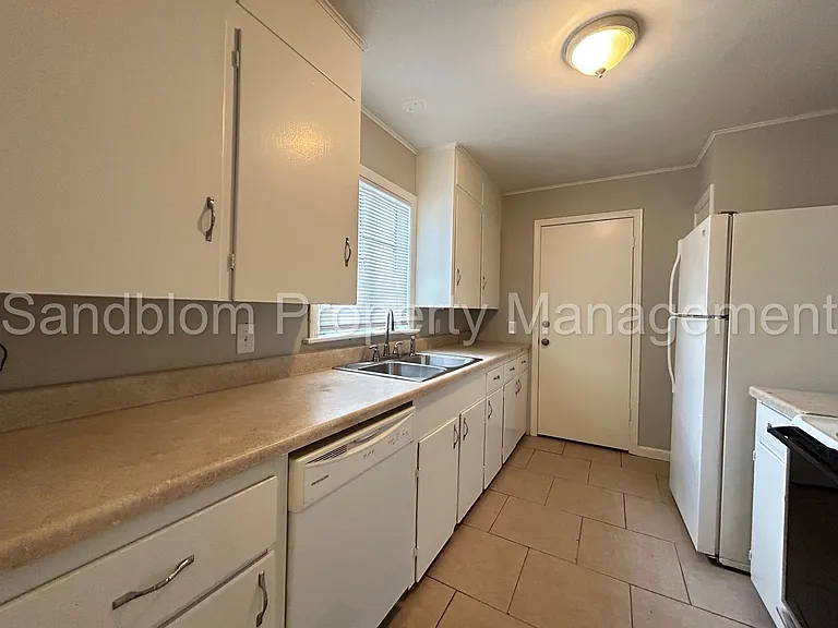 1439 S Louisville Ave — Photo 6