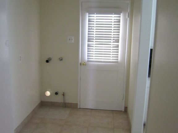 Laundry/Hallway
