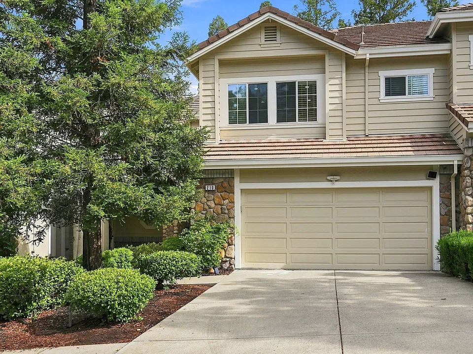 210 Wood Valley Pl