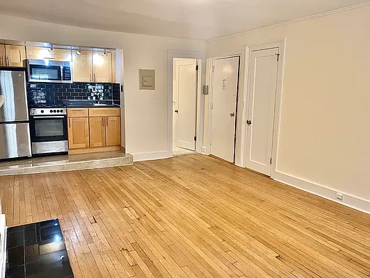 Rented by Waverly Realty Associates | media 3