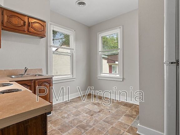 3rd image of 3120 Tidewater Dr #B