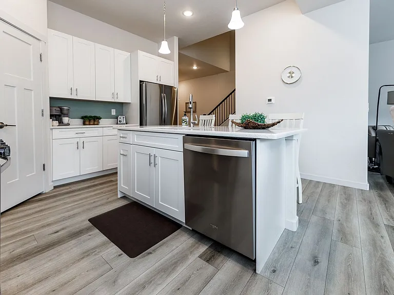 5722 Villa Lorenzo Dr — Photo 9