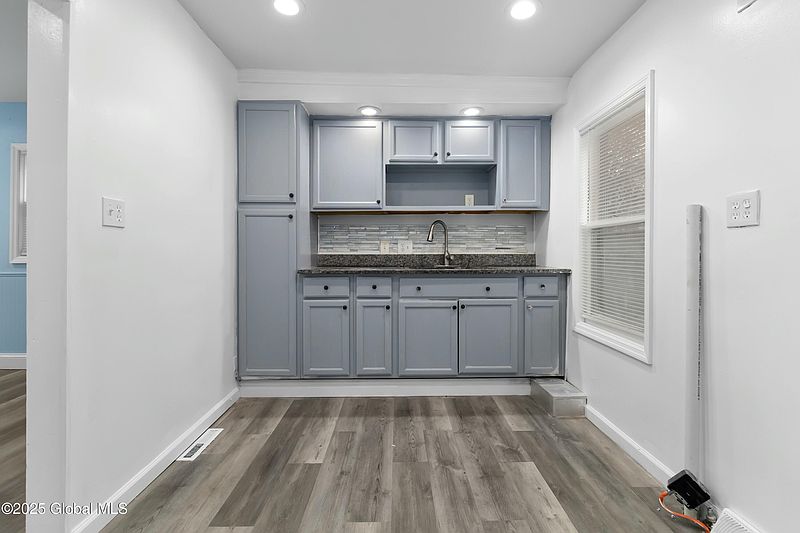 4th image of 7 Arch Avenue