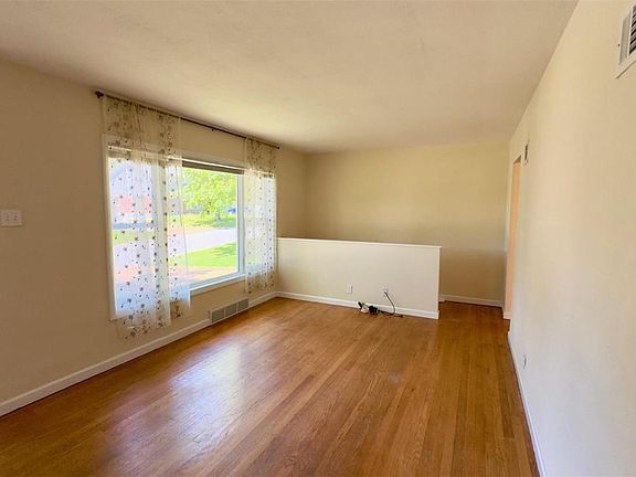 3rd image of 9479 Arban Dr