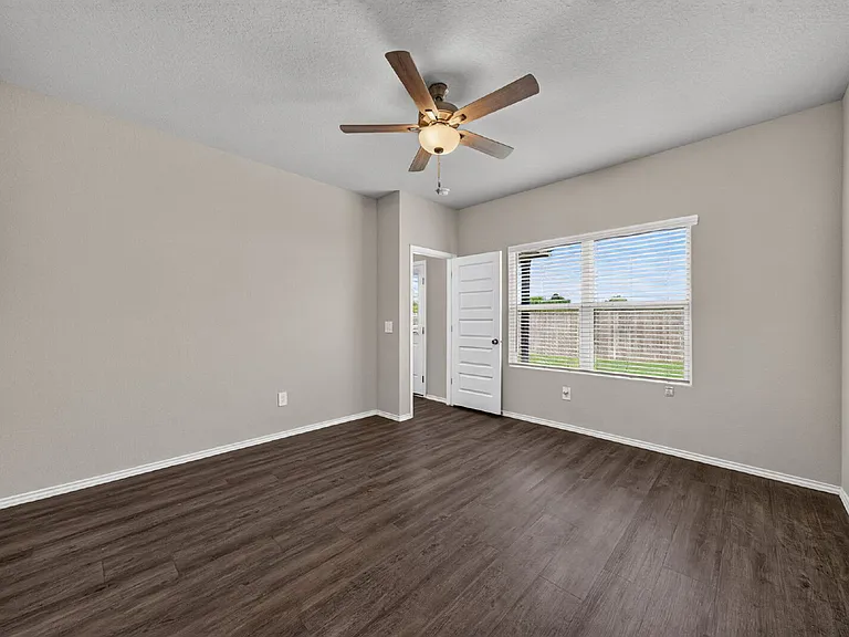 579 Jennifer Way — Photo 15