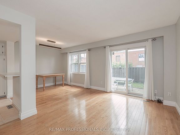 4th image of 1951 Rathburn Rd E #20