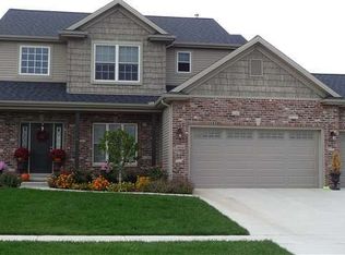 5020 Londonderry Rd, Bloomington, IL 61705