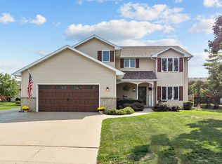 813 Kensington Rd, Neenah, WI 54956