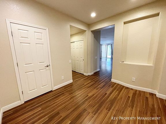 2nd image of 720 Indian Garden St