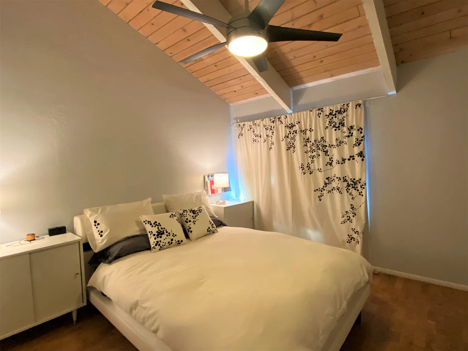 1 bed, 1.5 bath, 1029 sqft, $1,900 — Photo 2