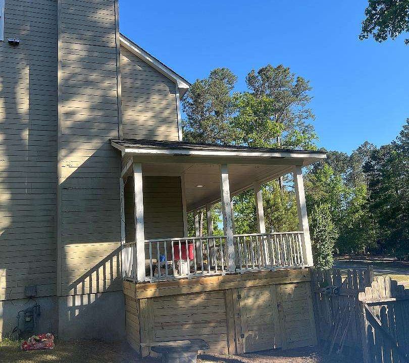 1st image of 115 Cambridge Dr N