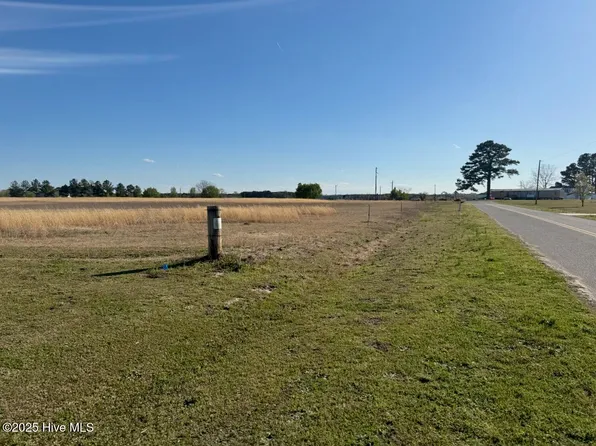 6733 Skeeter Pond Road, Grifton, NC 28530