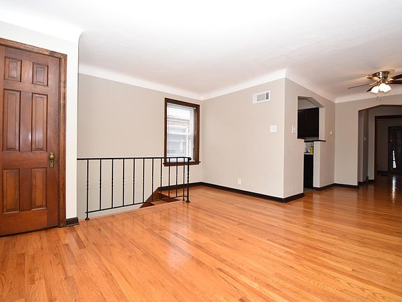 3rd image of 6351 Sutherland Ave #2W